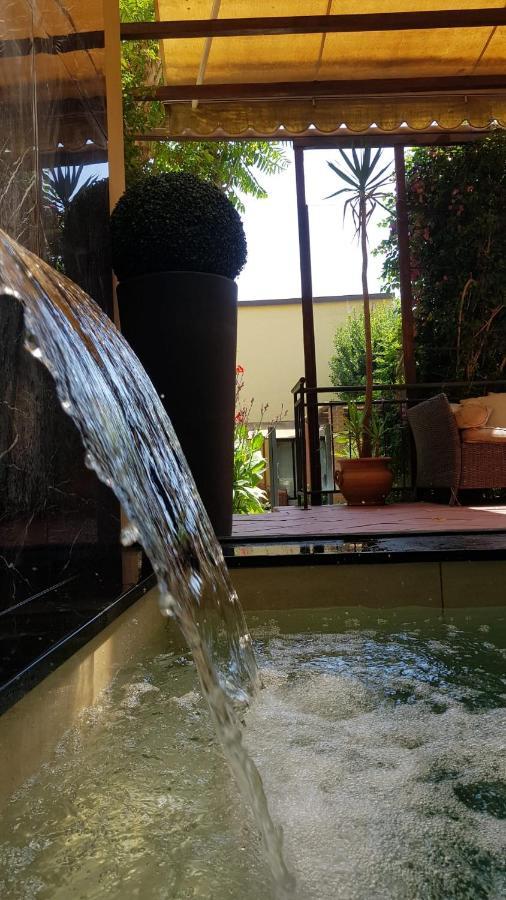 Appartement La Casa Con Piscina Riscaldata Interna Anna Luxury Garden à Pise Extérieur photo